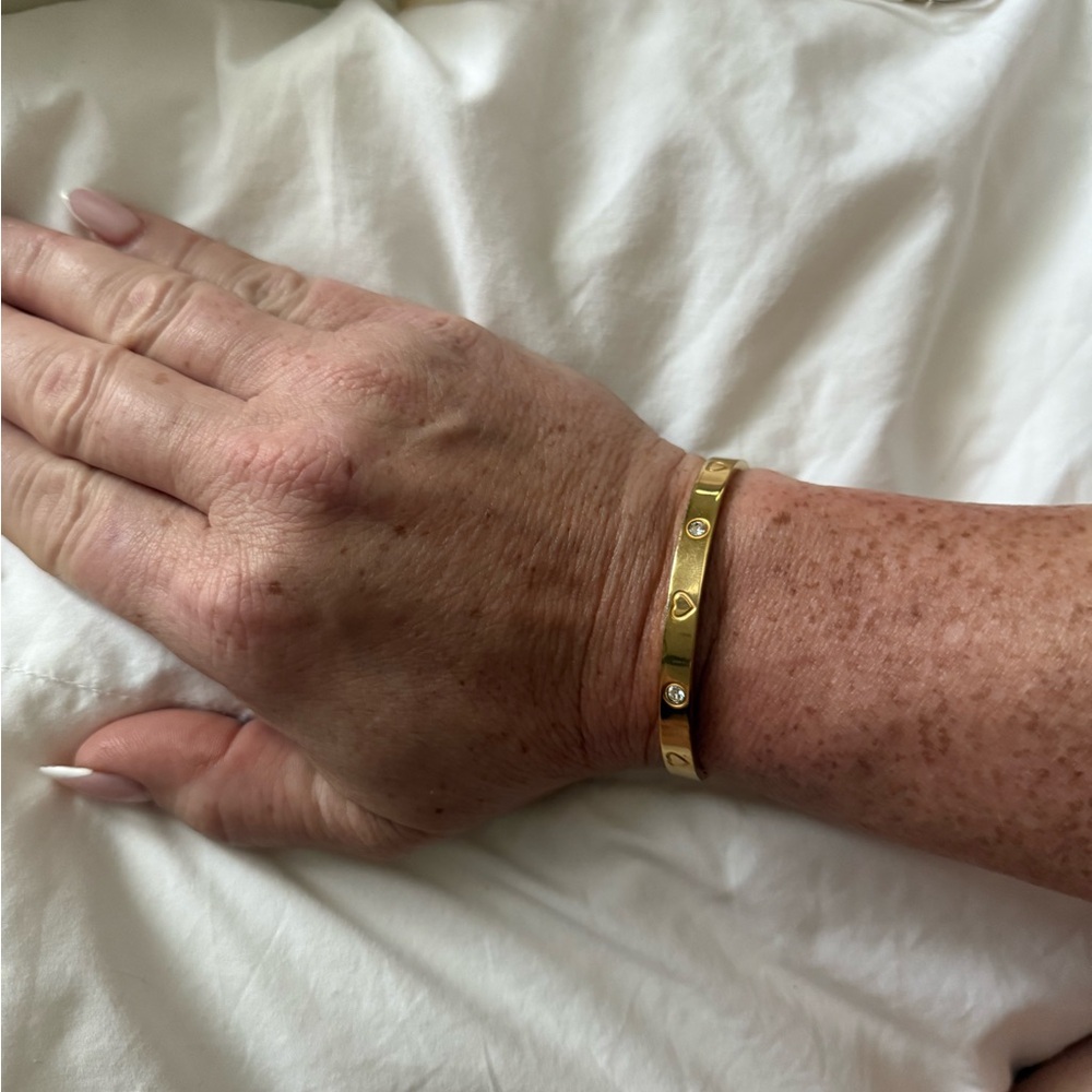 Stylish Gold Bracelet with Gem Accents